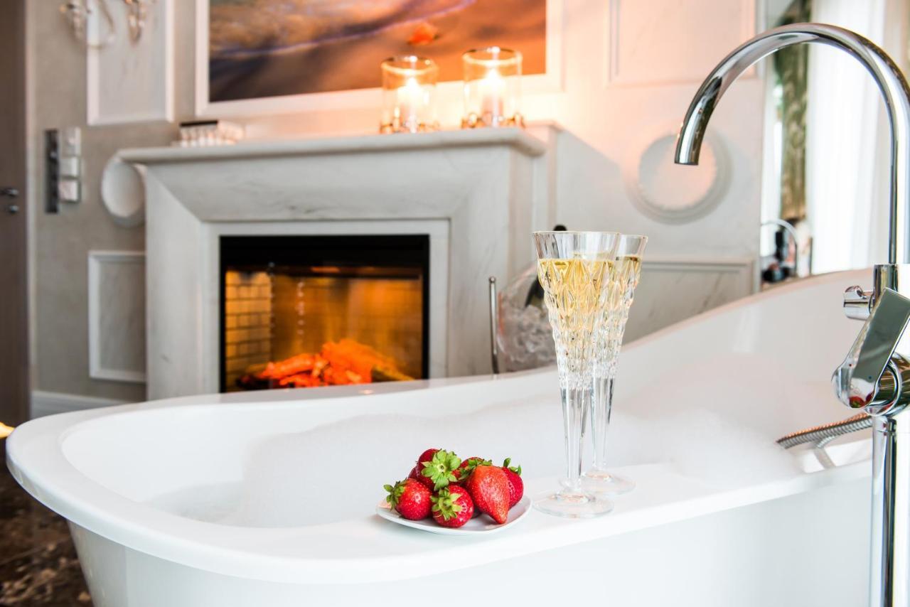 Diamonds Luxury Old Town Residence Красков Екстериор снимка